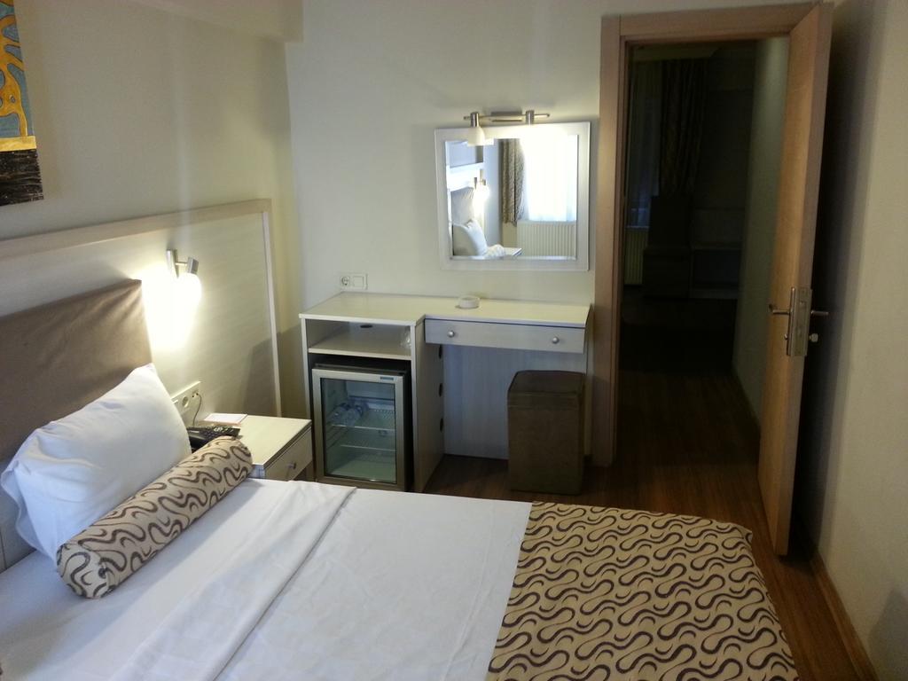 Grand Zeybek Hotel Измир Екстериор снимка